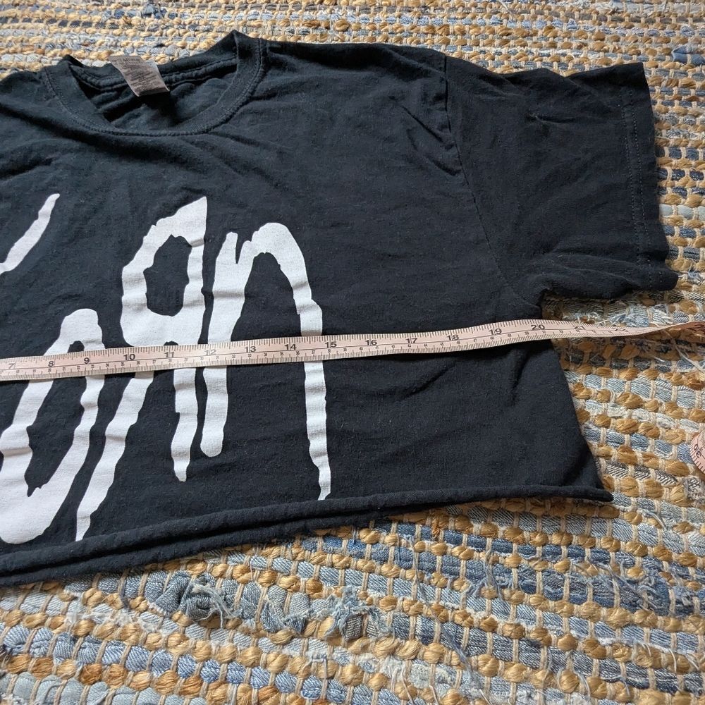 Korn Black Cropped Graphic T-Shirt L Nu Metal Grunge Indie Sleaze Festival Band - Picture 6 of 7